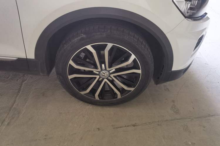 Used Volkswagen T-ROC 2018 280TSI DSG Two-Wheel-Drive Comfort Version China V Standard Right Front Wheel Hub