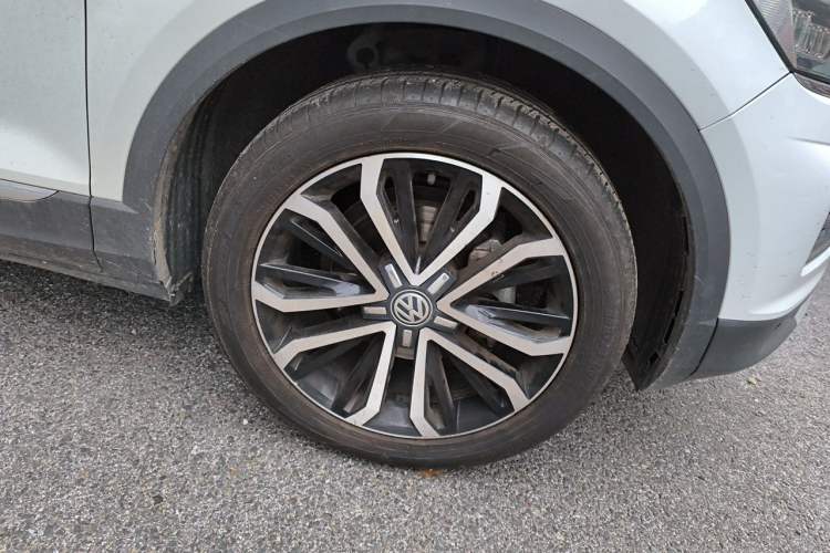 Used Volkswagen T-ROC 2018 280TSI DSG Two-Wheel-Drive Comfort Version China V Standard Right Front Wheel Hub