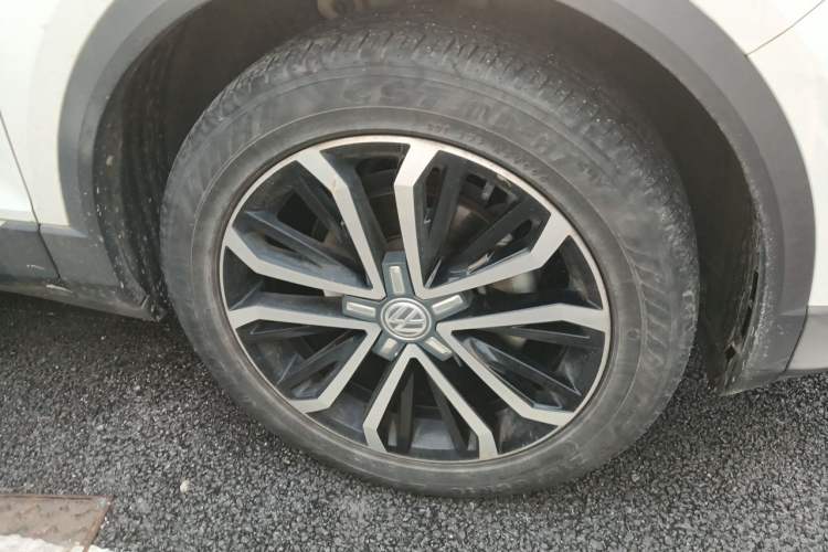 Used Volkswagen T-ROC 2018 280TSI DSG Two-Wheel Drive Luxury Version China VI Standard Right Front Wheel Hub