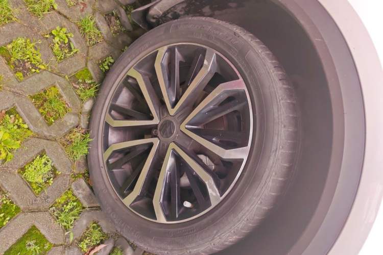 Used Volkswagen T-ROC 2018 280TSI DSG Two-Wheel-Drive Comfort Version China V Standard Right Front Wheel Hub