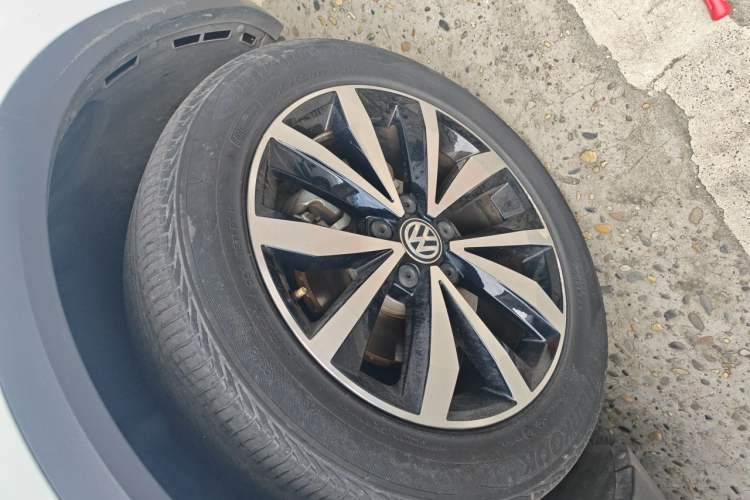 Used Volkswagen T-ROC 2018 280TSI DSG Two-Wheel-Drive Comfort Version China V Standard Right Front Wheel Hub
