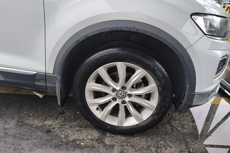 Used Volkswagen T-ROC 2018 280TSI DSG Two-Wheel Drive Advanced Version China V Emission Standard Right Front Wheel Hub