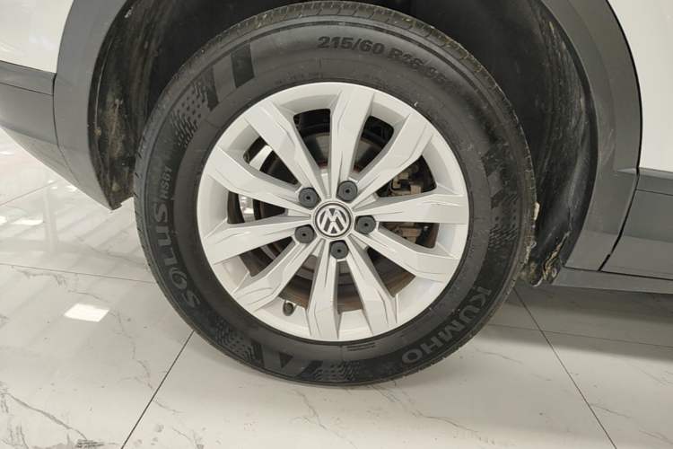 Used Volkswagen T-ROC 2018 230TSI DSG Two-Wheel Drive Fashion Edition China V Standard Right Rear Wheel Hub