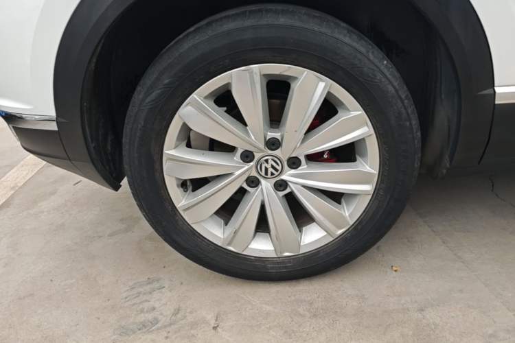 Used Volkswagen T-ROC 2018 230TSI DSG Two-Wheel Drive Advanced Version China VI Standard Right Rear Wheel Hub