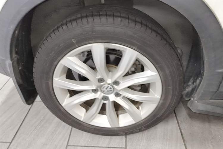 Used Volkswagen T-ROC 2018 280TSI DSG Two-Wheel-Drive Advanced Version China VI Standard Right Rear Wheel Hub