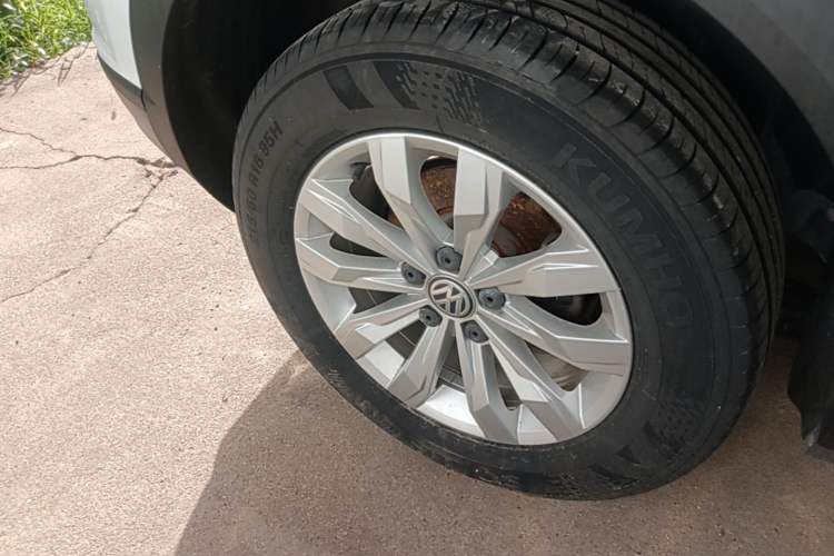 Used Volkswagen T-ROC 2018 230TSI DSG Two-Wheel-Drive Fashion Edition China VI Standard Right Rear Wheel Hub