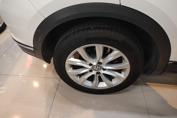 Used Volkswagen T-ROC 2018 230TSI DSG Two-Wheel Drive Advanced Version China V Standard Right Rear Wheel Hub