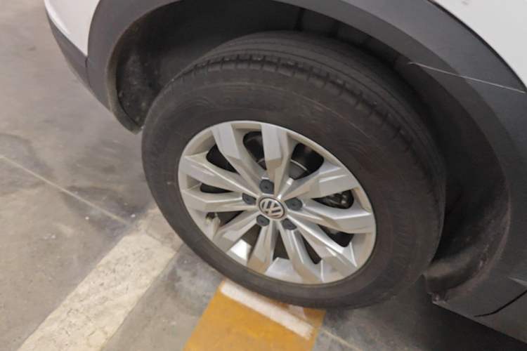 Used Volkswagen T-ROC 2018 230TSI DSG Two-Wheel Drive Fashion Edition China V Standard Right Rear Wheel Hub