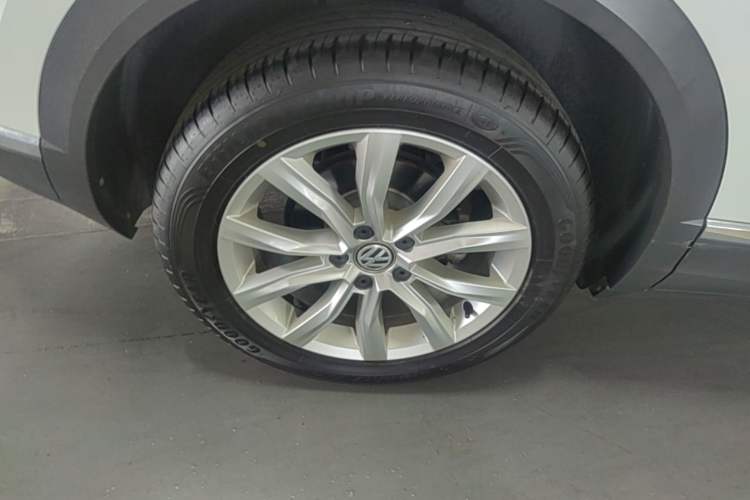 Used Volkswagen T-ROC 2018 230TSI DSG Two-Wheel Drive Advanced Version China V Standard Right Rear Wheel Hub