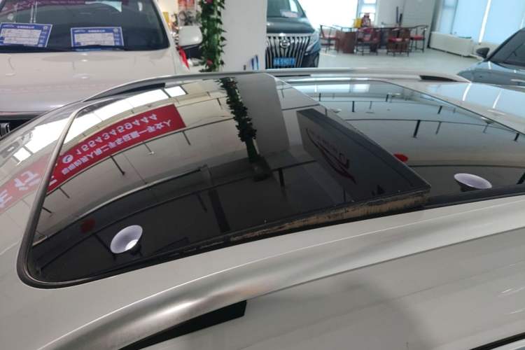 Used Volkswagen T-ROC 2018 230TSI DSG Two-Wheel Drive Advanced Version China V Standard Roof