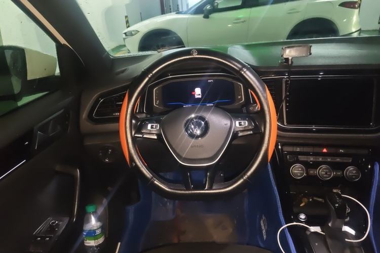 Used Volkswagen T-ROC 2018 280TSI DSG Two-Wheel-Drive Luxury Version China V Emission Standard Steering Wheel