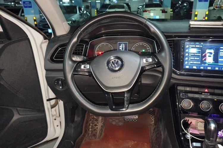 Used Volkswagen T-ROC 2018 280TSI DSG Two-Wheel-Drive Comfort Version China V Standard Steering Wheel