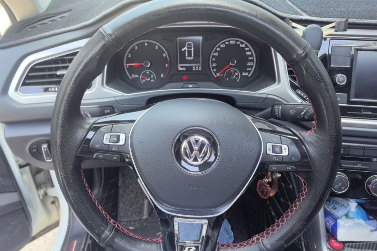 Used Volkswagen T-ROC 2018 280TSI DSG Two-Wheel Drive Advanced Version China V Emission Standard Steering Wheel