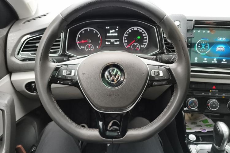 Used Volkswagen T-ROC 2018 280TSI DSG Two-Wheel-Drive Comfort Version China V Standard Steering Wheel