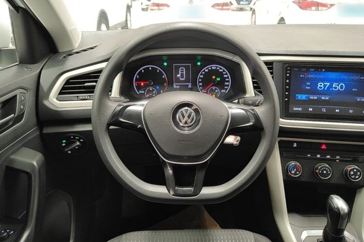 Used Volkswagen T-ROC 2018 230TSI DSG Two-Wheel Drive Fashion Edition China V Standard Steering Wheel