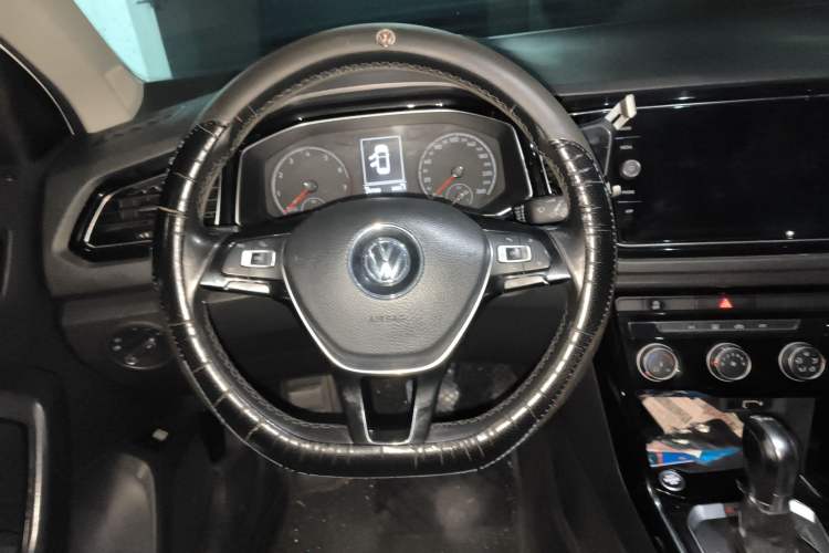 Used Volkswagen T-ROC 2018 280TSI DSG Four-Wheel Drive Luxury Version China V Emission Standard Steering Wheel