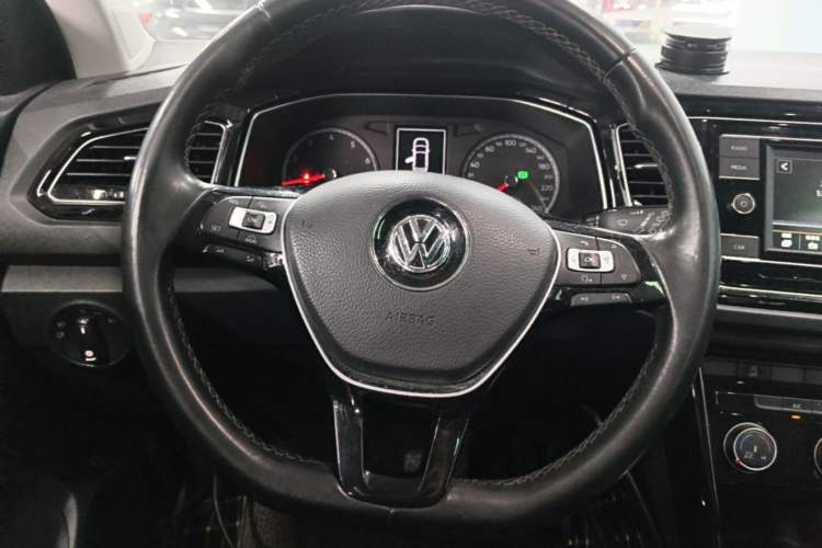 Used Volkswagen T-ROC 2018 280TSI DSG Two-Wheel-Drive Comfort Version China V Standard Steering Wheel