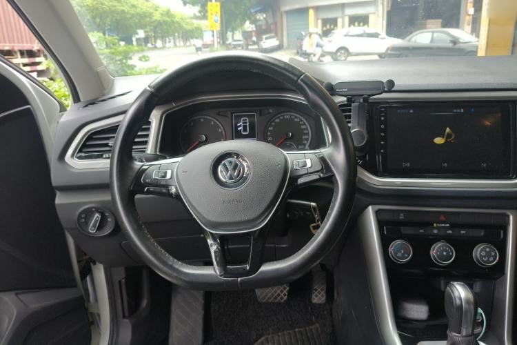 Used Volkswagen T-ROC 2018 280TSI DSG Two-Wheel-Drive Advanced Version China VI Standard Steering Wheel