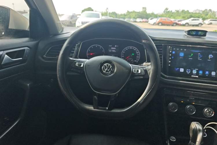 Used Volkswagen T-ROC 2018 280TSI DSG Two-Wheel-Drive Comfort Version China V Standard Steering Wheel