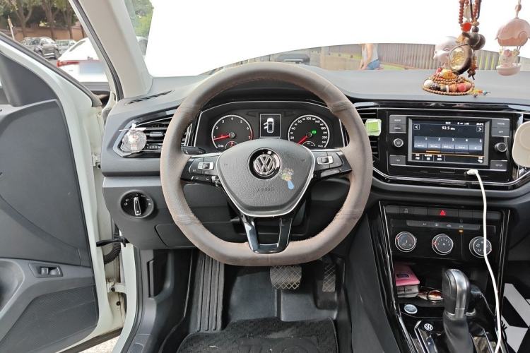 Used Volkswagen T-ROC 2018 280TSI DSG Two-Wheel-Drive Comfort Version China V Standard Steering Wheel