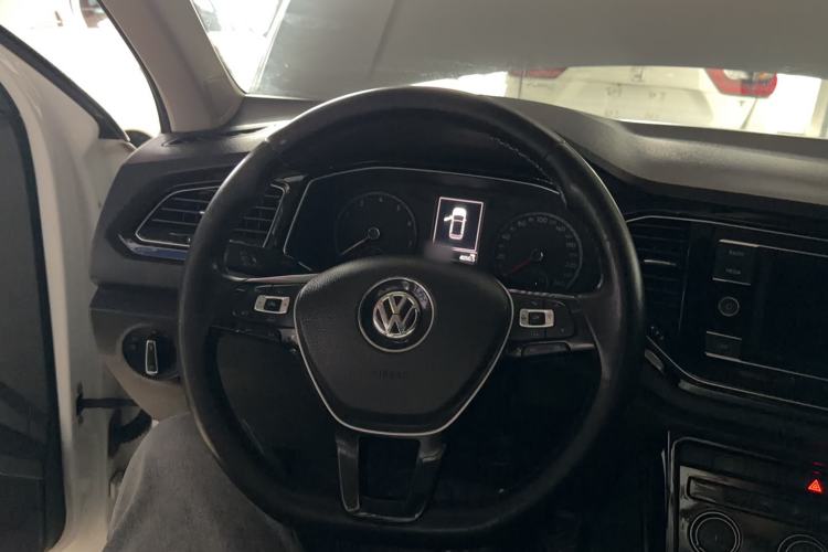 Used Volkswagen T-ROC 2018 280TSI DSG Two-Wheel-Drive Comfort Version China V Standard Steering Wheel