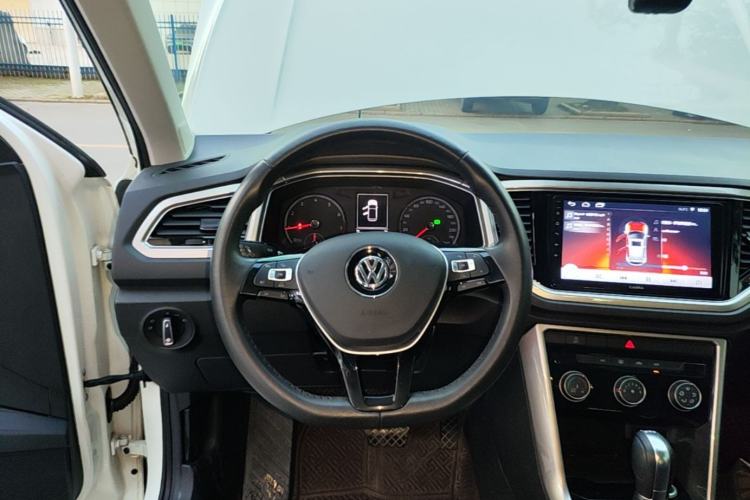 Used Volkswagen T-ROC 2018 230TSI DSG Two-Wheel Drive Advanced Version China VI Standard Steering Wheel