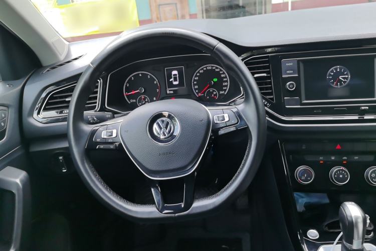 Used Volkswagen T-ROC 2018 280TSI DSG Two-Wheel-Drive Comfort Version China V Standard Steering Wheel
