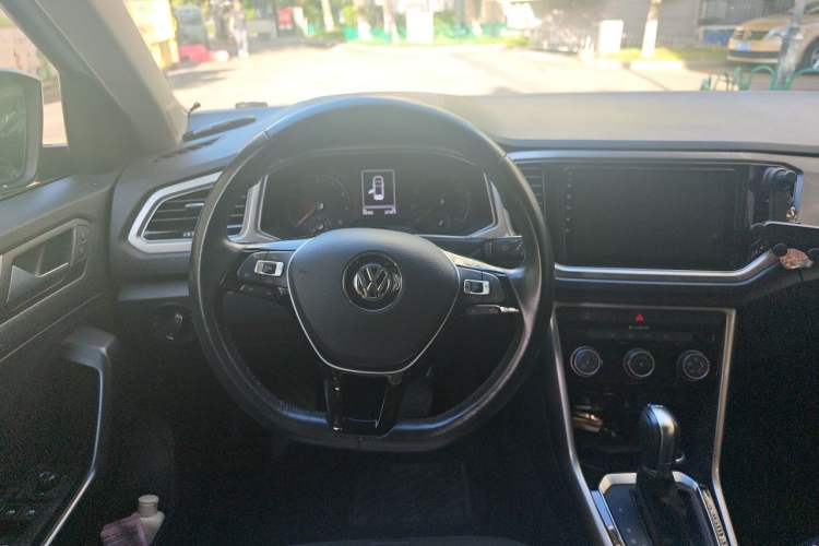 Used Volkswagen T-ROC 2018 230TSI DSG Two-Wheel Drive Advanced Version China V Standard Steering Wheel