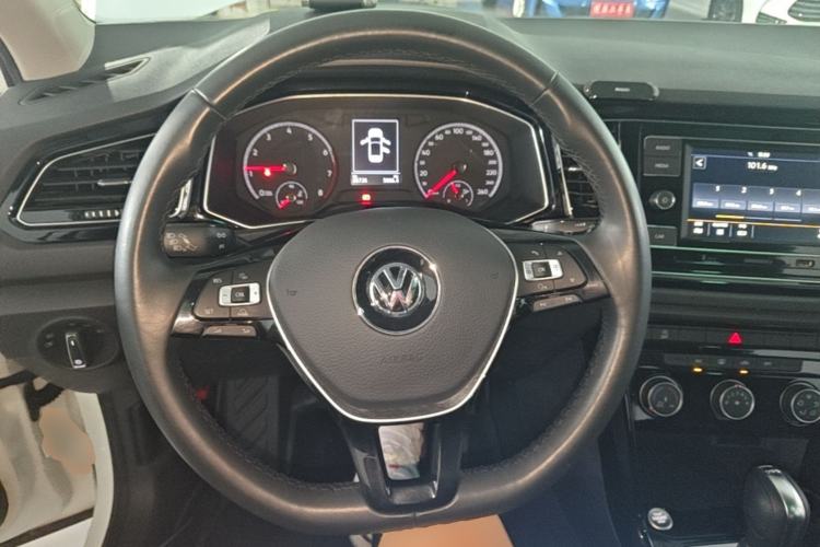 Used Volkswagen T-ROC 2018 280TSI DSG Two-Wheel Drive Comfort Version China VI Standard Steering Wheel
