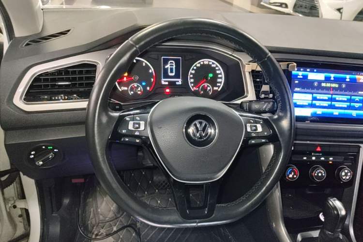 Used Volkswagen T-ROC 2018 280TSI DSG Two-Wheel-Drive Advanced Version China VI Standard Steering Wheel
