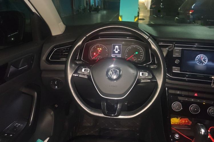 Used Volkswagen T-ROC 2018 280TSI DSG Two-Wheel-Drive Comfort Version China V Standard Steering Wheel