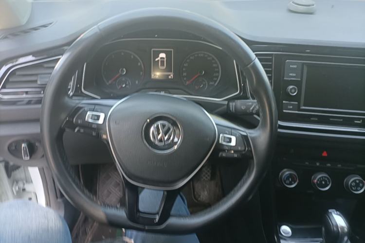 Used Volkswagen T-ROC 2018 280TSI DSG Two-Wheel Drive Comfort Version China VI Standard Steering Wheel