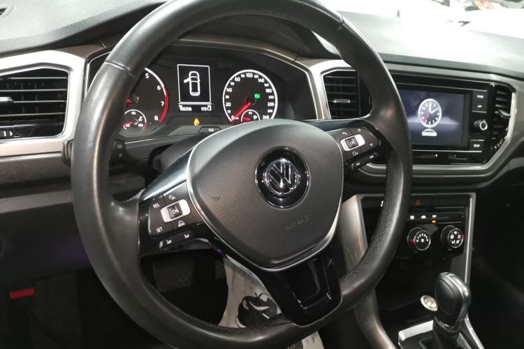 Used Volkswagen T-ROC 2018 280TSI DSG Two-Wheel Drive Advanced Version China V Emission Standard Steering Wheel