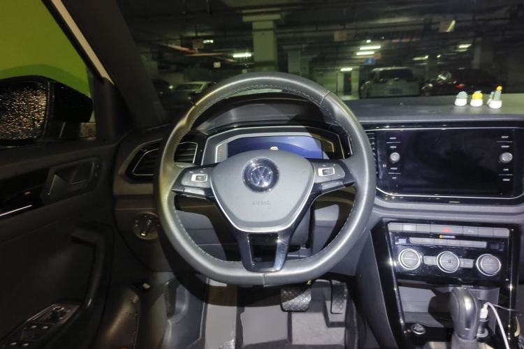 Used Volkswagen T-ROC 2018 280TSI DSG Two-Wheel-Drive Luxury Version China V Emission Standard Steering Wheel