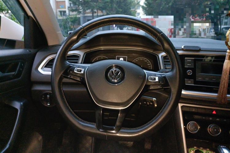 Used Volkswagen T-ROC 2018 280TSI DSG Two-Wheel Drive Advanced Version China V Emission Standard Steering Wheel