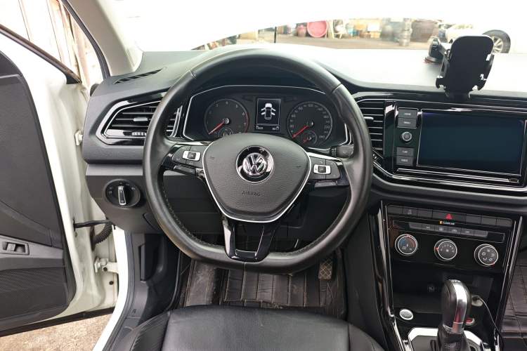 Used Volkswagen T-ROC 2018 280TSI DSG Two-Wheel Drive Comfort Version China VI Standard Steering Wheel