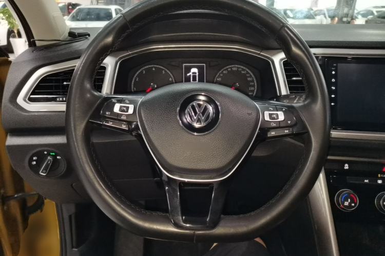 Used Volkswagen T-ROC 2018 230TSI DSG Two-Wheel Drive Advanced Version China V Standard Steering Wheel