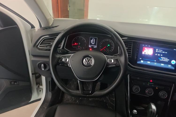 Used Volkswagen T-ROC 2018 280TSI DSG Two-Wheel-Drive Comfort Version China V Standard Steering Wheel