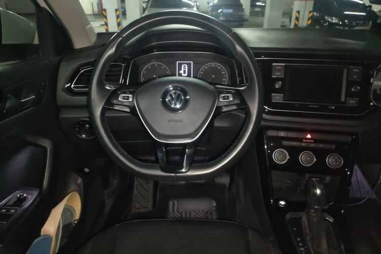 Used Volkswagen T-ROC 2018 280TSI DSG Two-Wheel-Drive Comfort Version China V Standard Steering Wheel