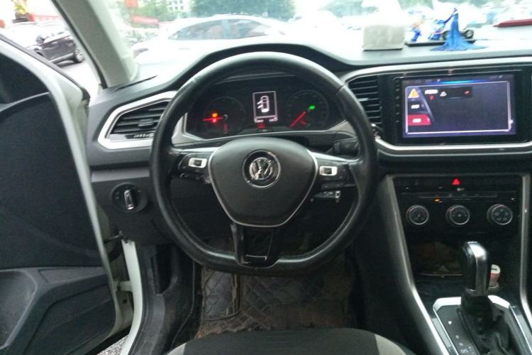 Used Volkswagen T-ROC 2018 230TSI DSG Two-Wheel Drive Advanced Version China V Standard Steering Wheel