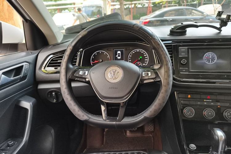 Used Volkswagen T-ROC 2018 280TSI DSG Two-Wheel-Drive Comfort Version China V Standard Steering Wheel