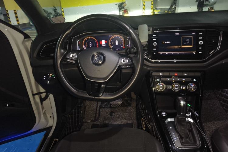 Used Volkswagen T-ROC 2018 280TSI DSG Two-Wheel Drive Luxury Version China VI Standard Steering Wheel