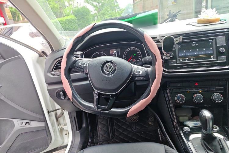 Used Volkswagen T-ROC 2018 280TSI DSG Two-Wheel-Drive Comfort Version China V Standard Steering Wheel