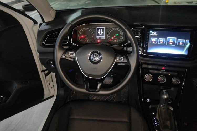 Used Volkswagen T-ROC 2018 280TSI DSG Two-Wheel-Drive Comfort Version China V Standard Steering Wheel