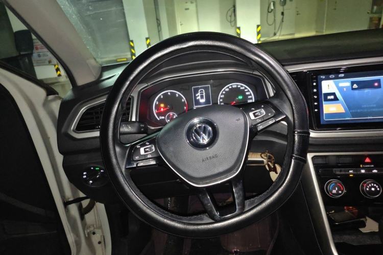 Used Volkswagen T-ROC 2018 230TSI DSG Two-Wheel Drive Advanced Version China V Standard Steering Wheel