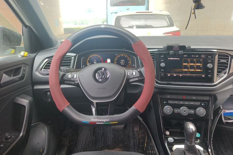 Used Volkswagen T-ROC 2018 280TSI DSG Two-Wheel Drive Luxury Version China VI Standard Steering Wheel