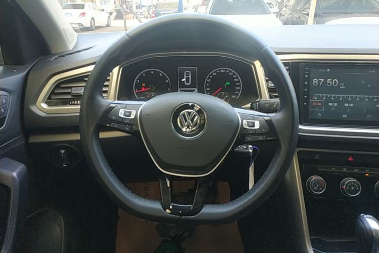 Used Volkswagen T-ROC 2018 230TSI DSG Two-Wheel Drive Advanced Version China V Standard Steering Wheel