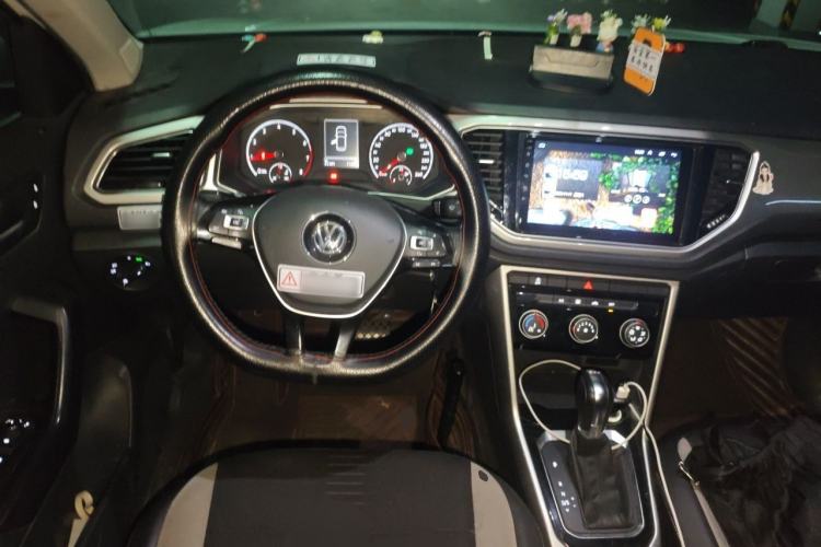 Used Volkswagen T-ROC 2018 230TSI DSG Two-Wheel Drive Advanced Version China VI Standard Steering Wheel