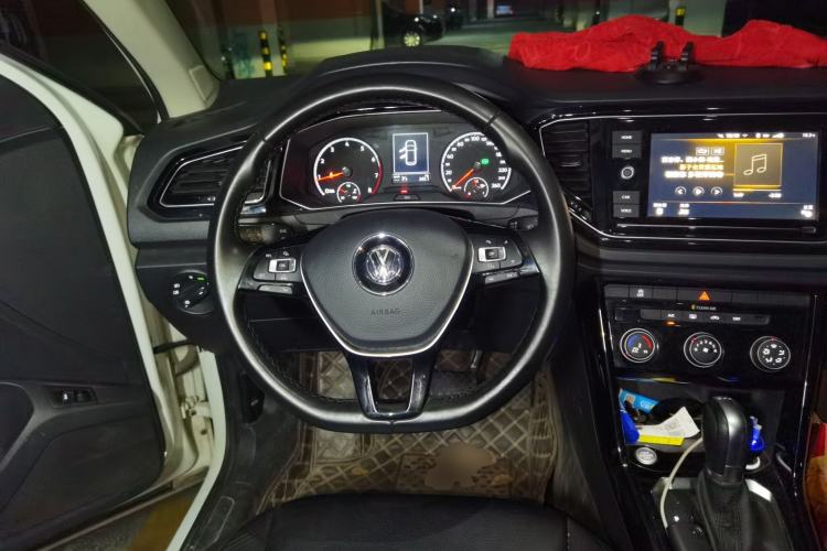 Used Volkswagen T-ROC 2018 280TSI DSG Two-Wheel Drive Comfort Version China VI Standard Steering Wheel