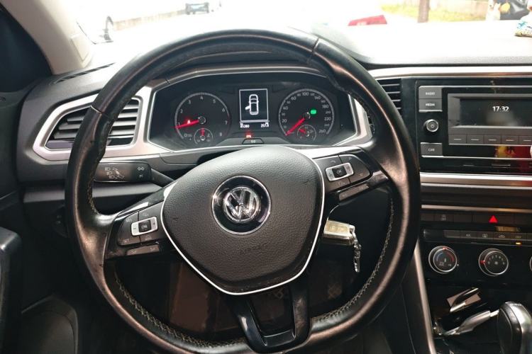 Used Volkswagen T-ROC 2018 230TSI DSG Two-Wheel Drive Advanced Version China V Standard Steering Wheel